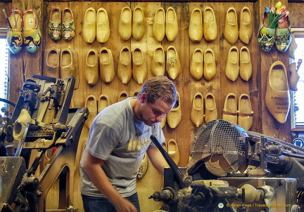 Clog-making demonstration